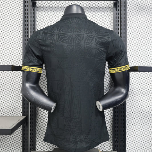 Mexico 2025 - Black & Gold