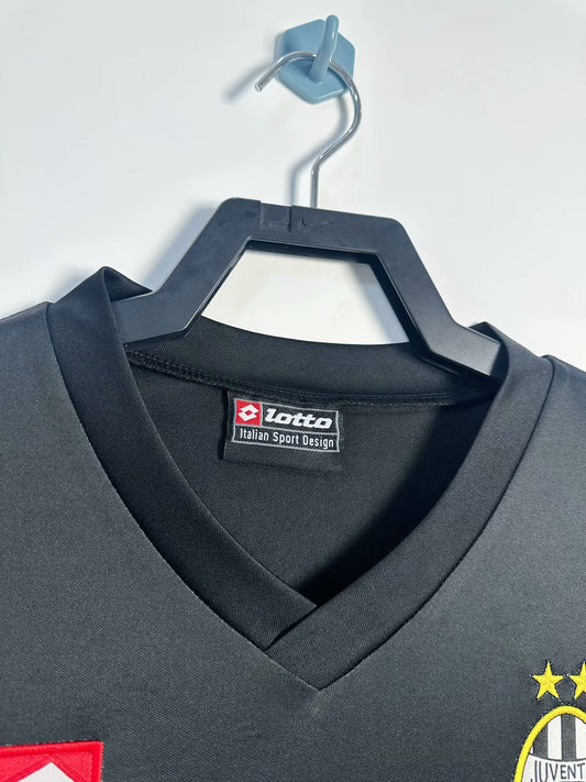 Juventus 2001/02 Away